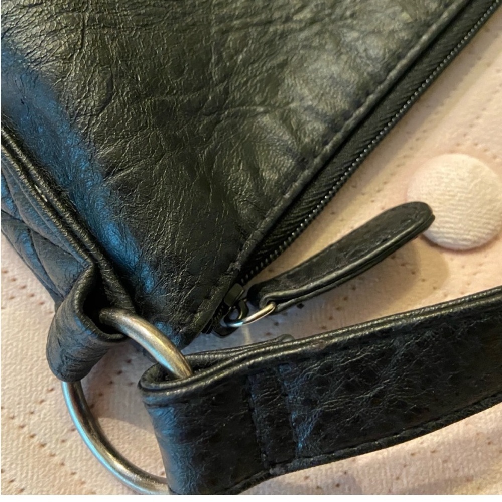 American Eagle AE Vegan Black Leather
Multipocket Crossbody Tribal Bag - Picture 8 of 16